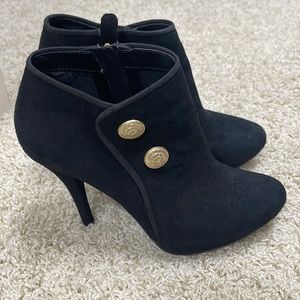 Guess booties size 6.5